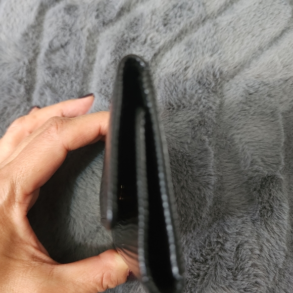 Louis Vuitton Black Epi 6 Key Holder / Key Case - Picture 11 of 12